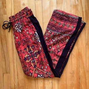 Wide-leg flowy pants